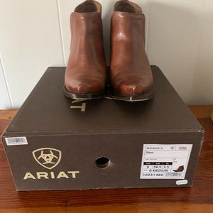 Ariat Dixon